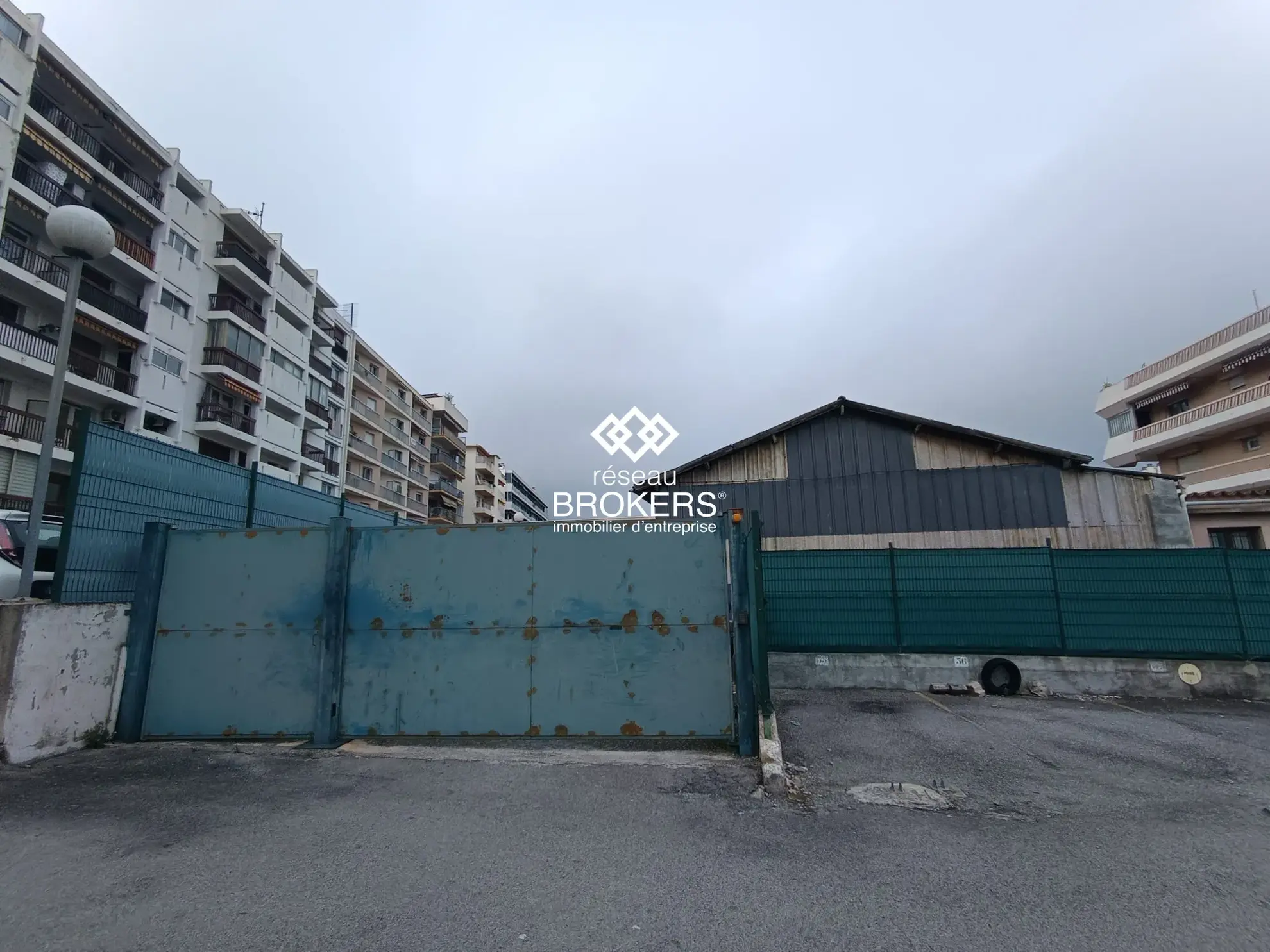 Opportunité unique à Cagnes-sur-Mer : local commercial avec murs et fonds de commerce à vendre 