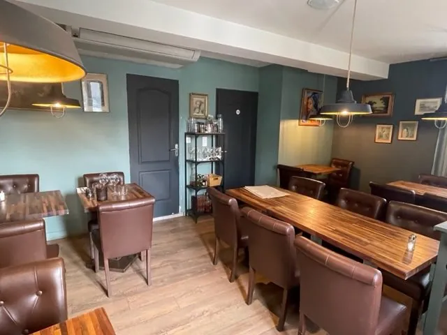Restaurant à Pessac avec deux niveaux et grande capacité - Opportunité à saisir 