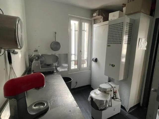 Restaurant à Pessac avec deux niveaux et grande capacité - Opportunité à saisir 