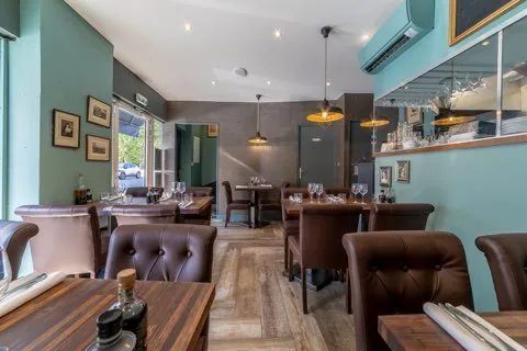 Restaurant à Pessac avec deux niveaux et grande capacité - Opportunité à saisir
