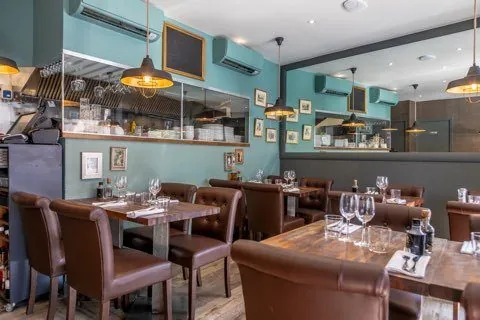 Restaurant à Pessac avec deux niveaux et grande capacité - Opportunité à saisir 