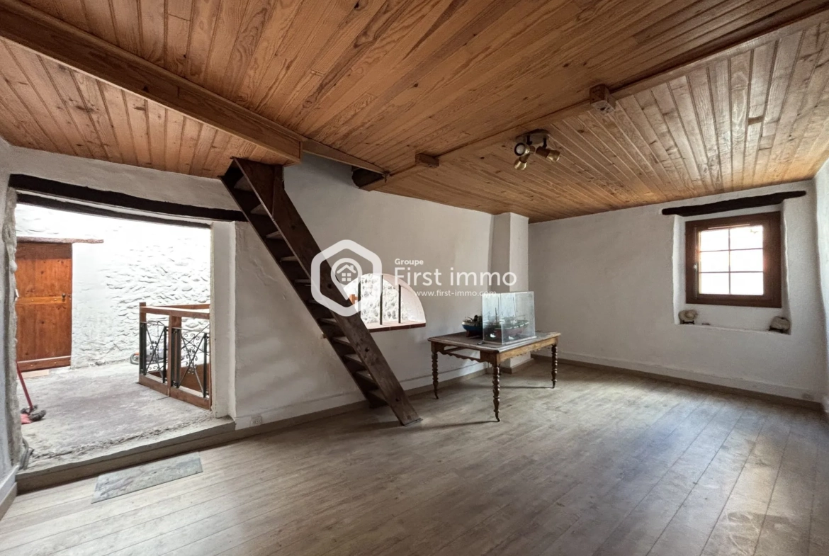 Maison de caractère avec cour intérieure, terrasse et potentiel touristique à Ille-sur-Têt 