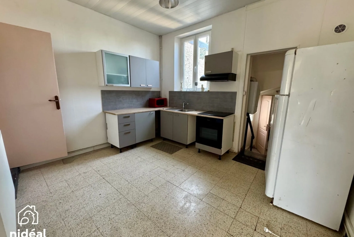 Maison mitoyenne à Rousies avec 3 chambres et cave - Bien à découvrir 