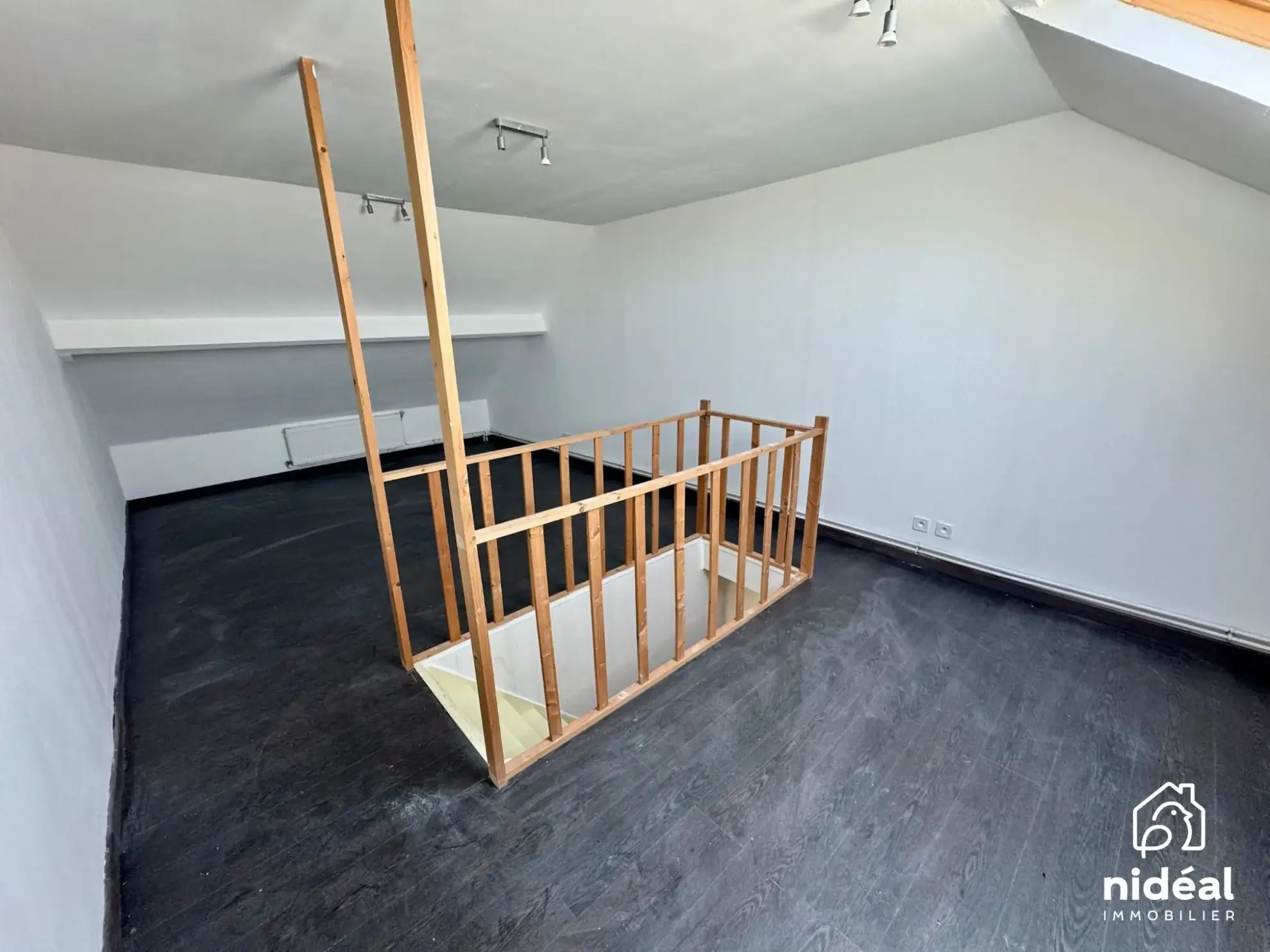Maison mitoyenne à Rousies avec 3 chambres et cave - Bien à découvrir 