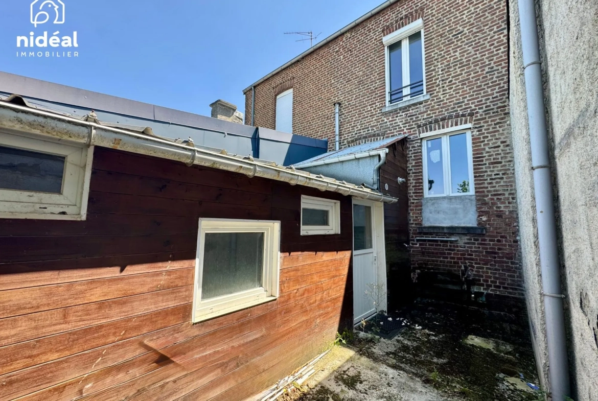 Maison mitoyenne à Rousies avec 3 chambres et cave - Bien à découvrir 