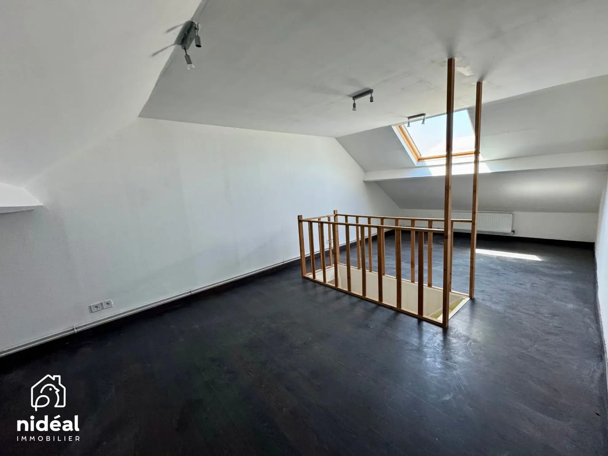Maison mitoyenne à Rousies avec 3 chambres et cave - Bien à découvrir 
