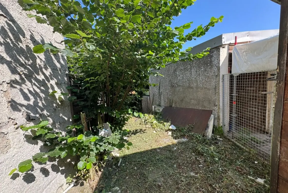 Maison mitoyenne à Rousies avec 3 chambres et cave - Bien à découvrir 