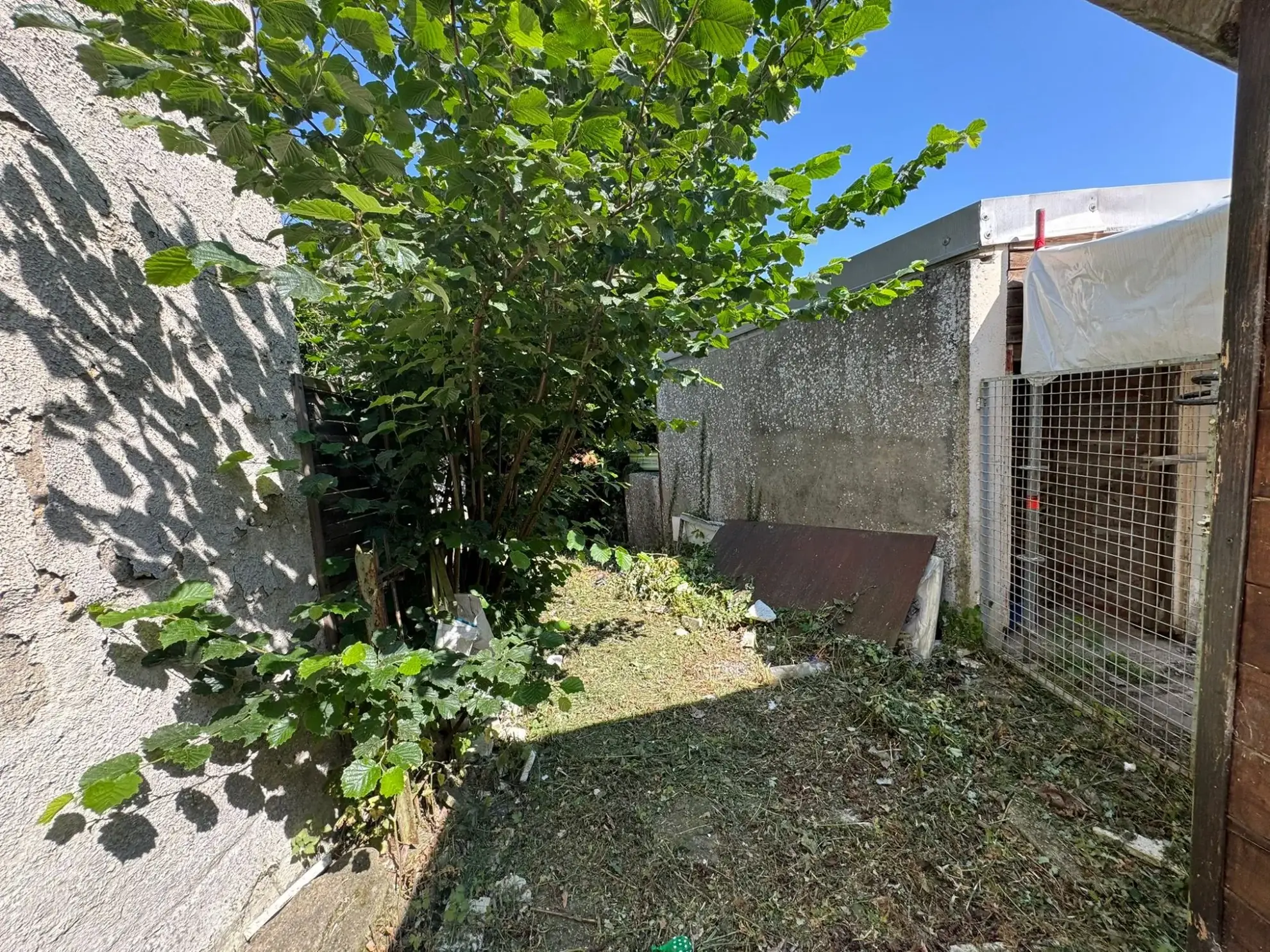 Maison mitoyenne à Rousies avec 3 chambres et cave - Bien à découvrir 