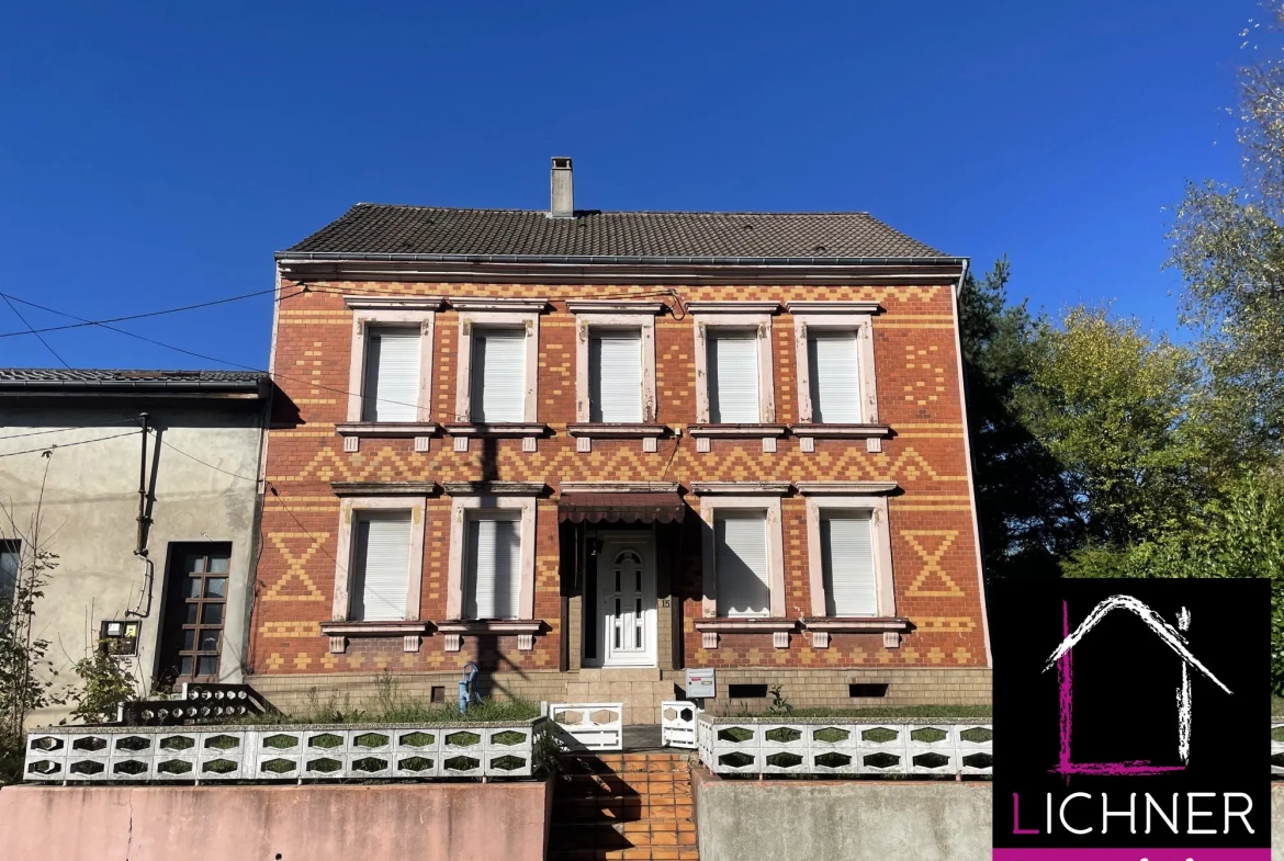 Maison à rénover de 176 m² avec 6 chambres et jardin à L'Hôpital 