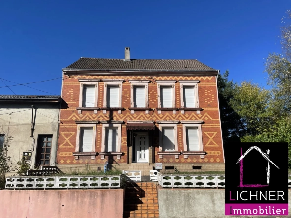 Maison à rénover de 176 m² avec 6 chambres et jardin à L'Hôpital