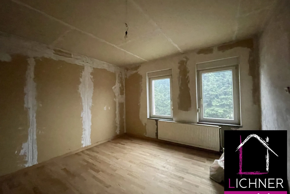 Maison à rénover de 176 m² avec 6 chambres et jardin à L'Hôpital 