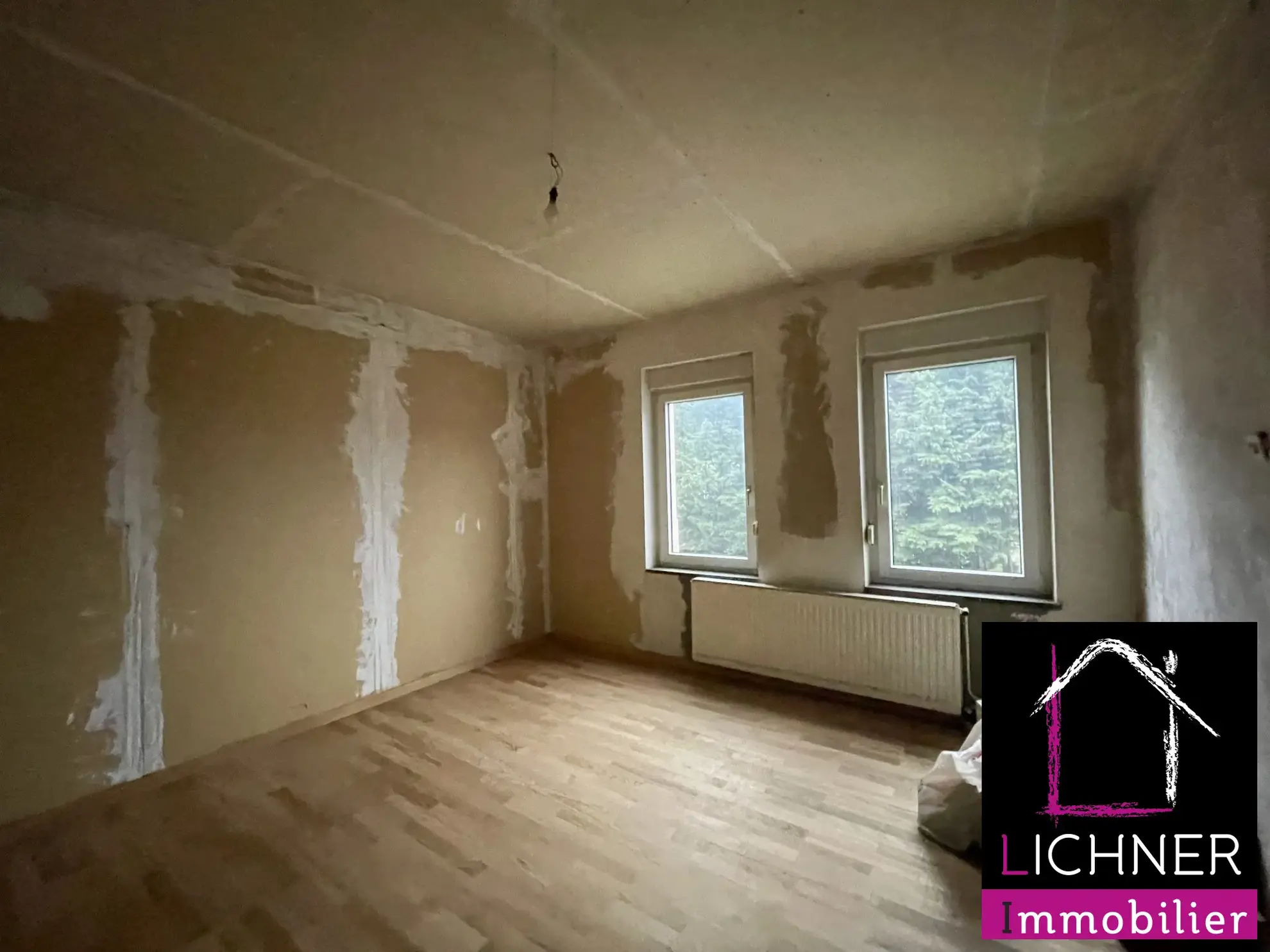 Maison à rénover de 176 m² avec 6 chambres et jardin à L'Hôpital 