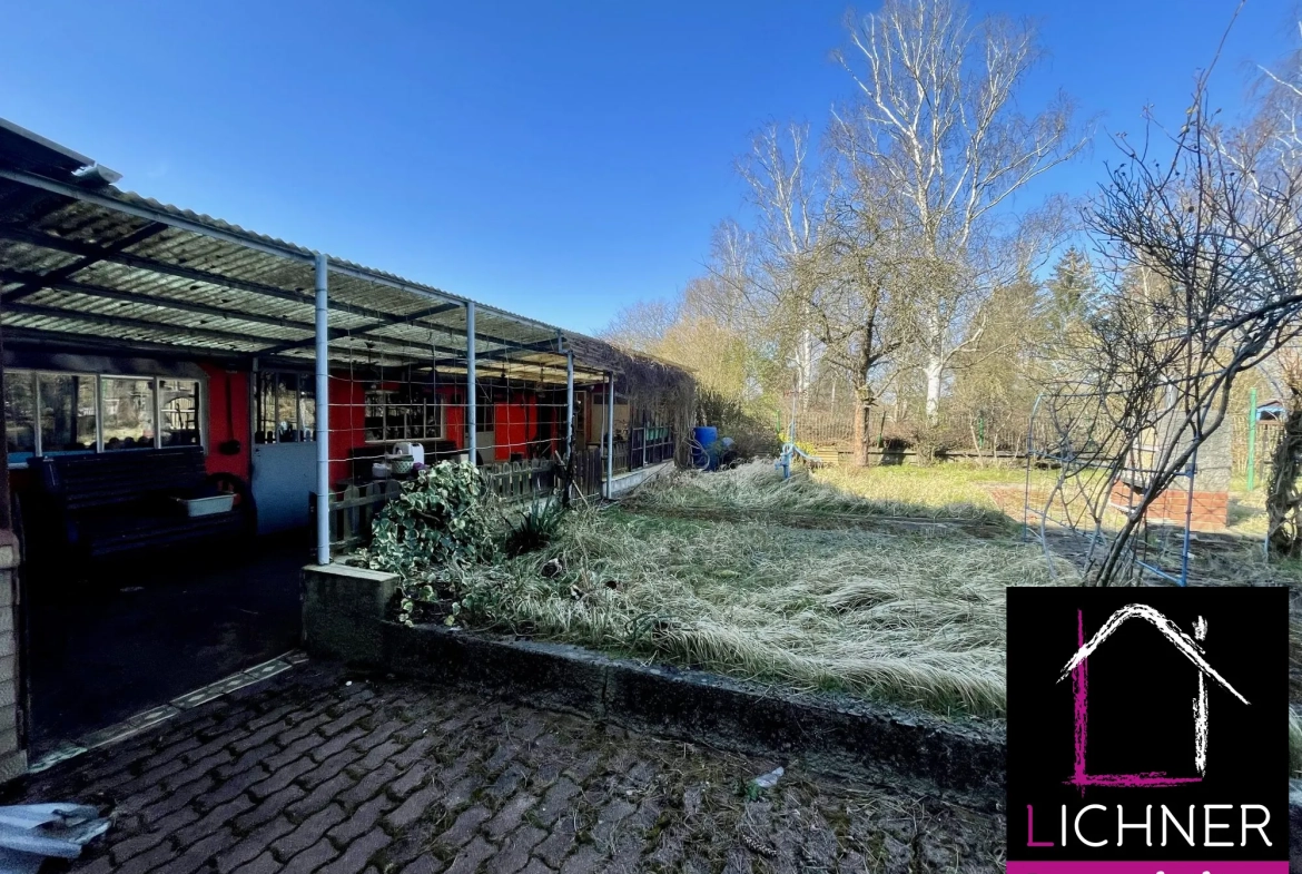 Maison à rénover de 176 m² avec 6 chambres et jardin à L'Hôpital 