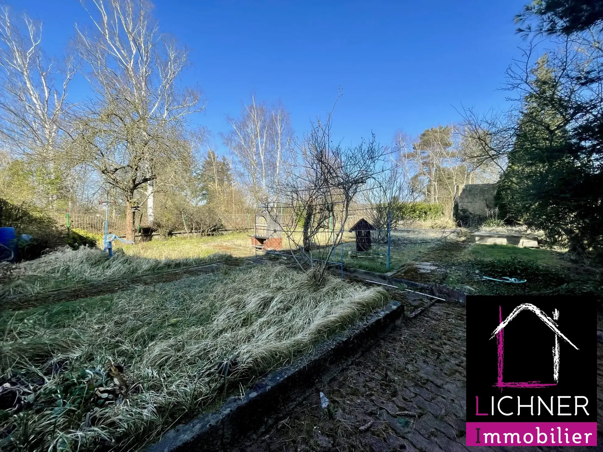 Maison à rénover de 176 m² avec 6 chambres et jardin à L'Hôpital 