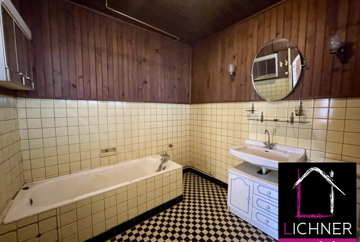 Maison à rénover de 176 m² avec 6 chambres et jardin à L'Hôpital 
