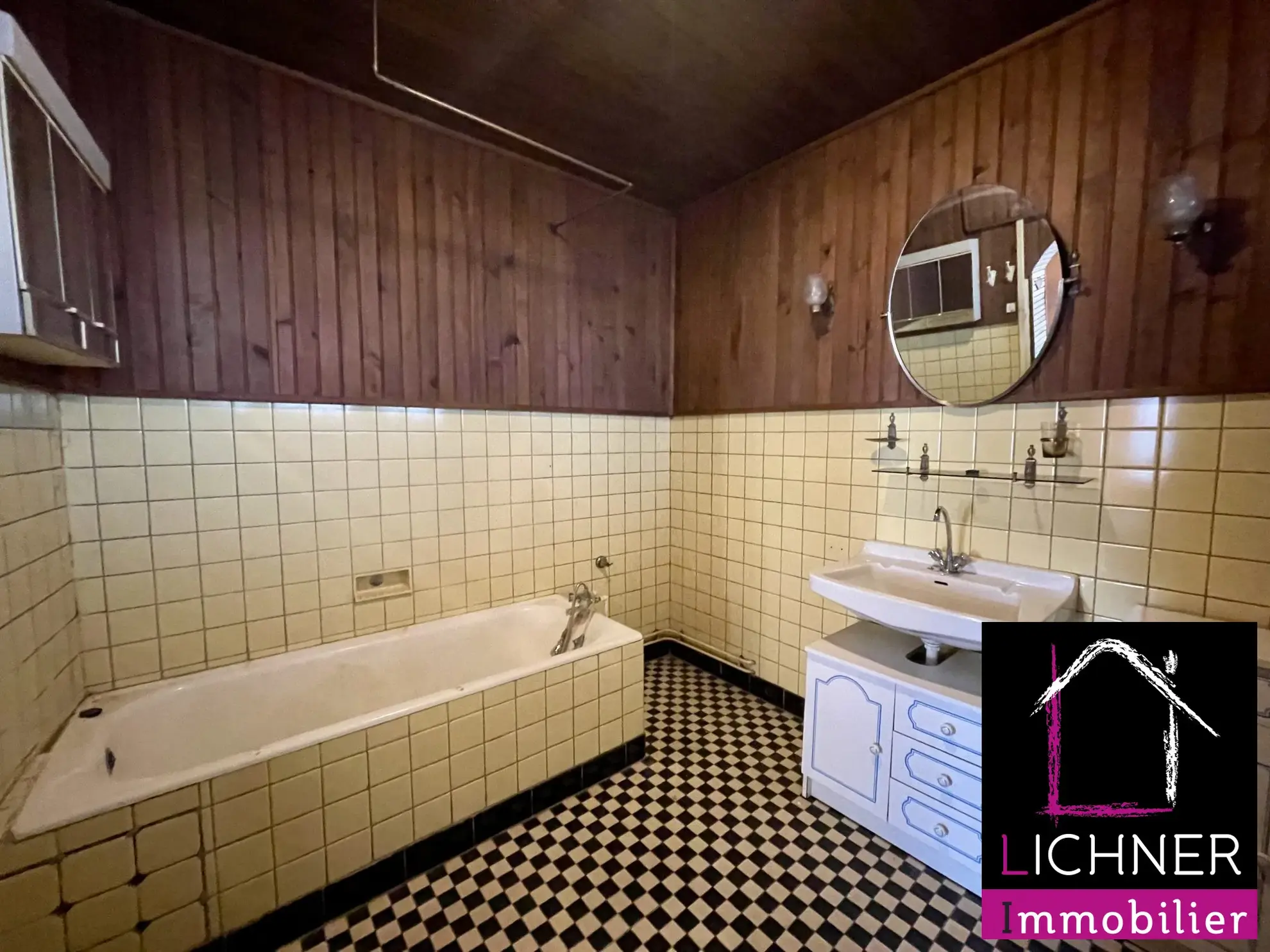 Maison à rénover de 176 m² avec 6 chambres et jardin à L'Hôpital 