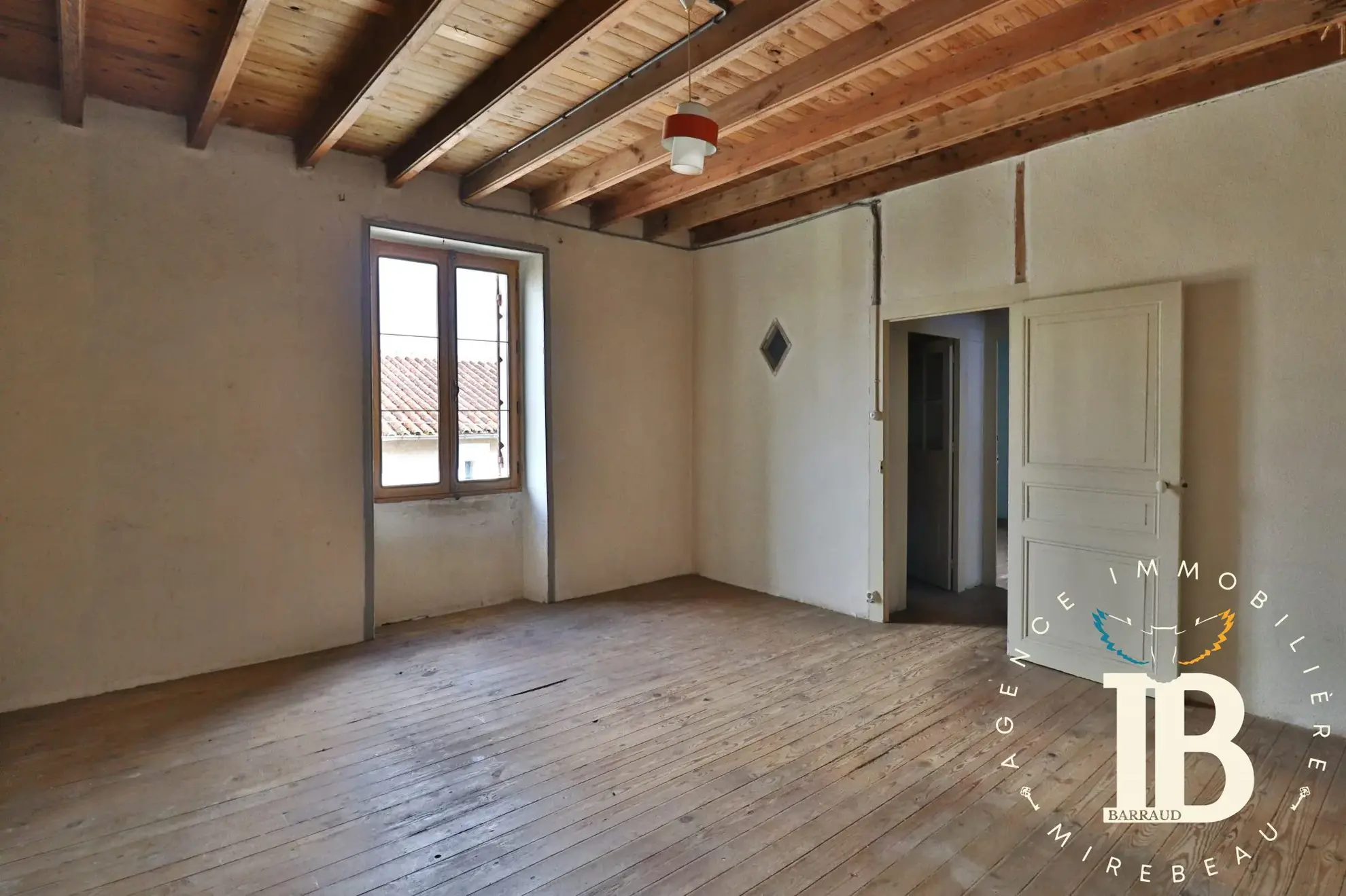Maison à rénover avec 2 chambres et jardin à Frontenay-sur-Dive 