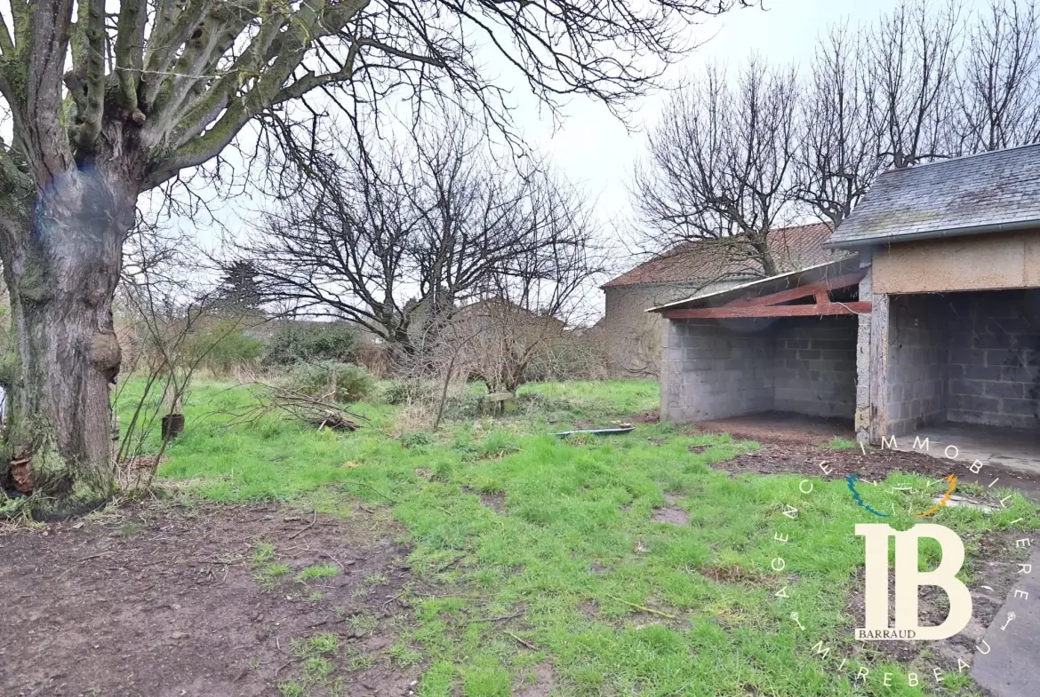 Maison à rénover avec 2 chambres et jardin à Frontenay-sur-Dive 