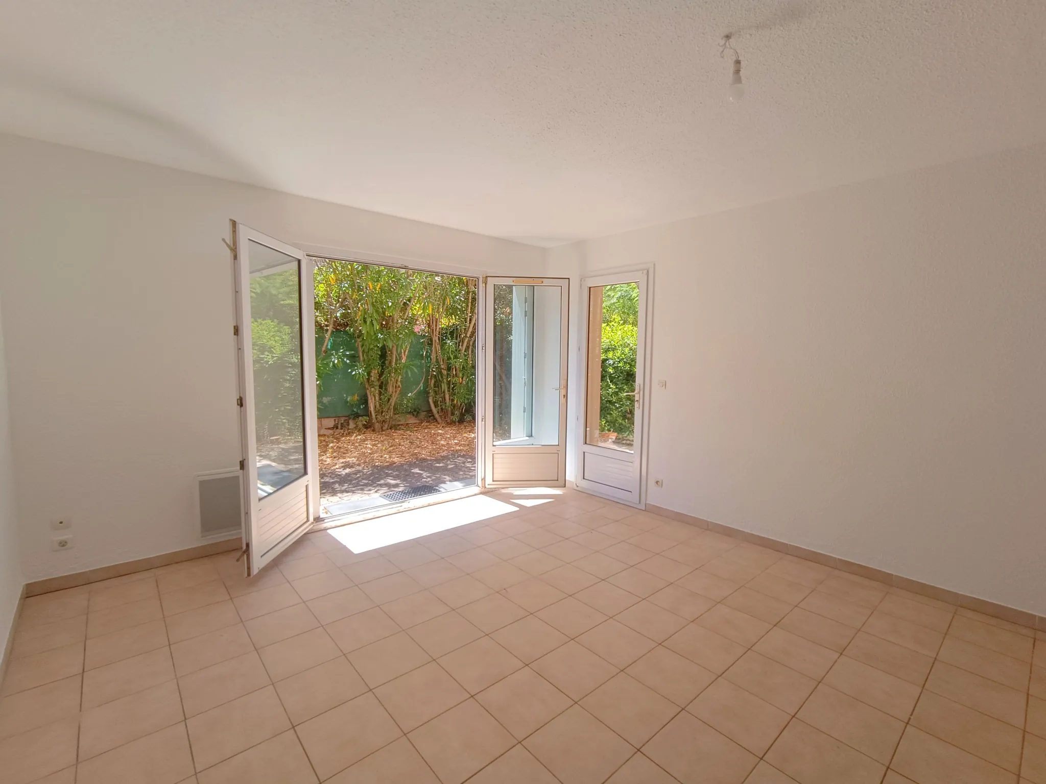 Appartement T3 de plain-pied avec jardinet et garage à Carcassonne 