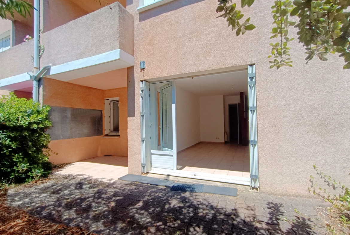 Appartement T3 de plain-pied avec jardinet et garage à Carcassonne 