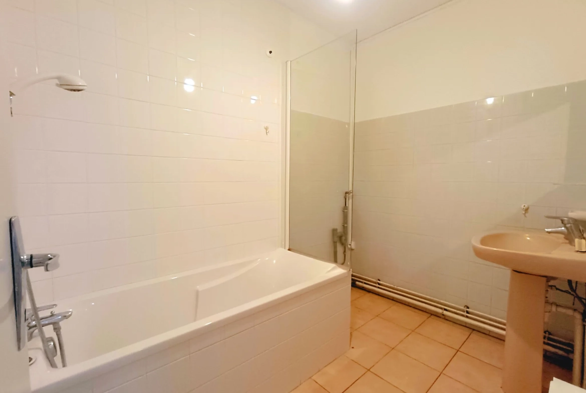 Appartement T3 de plain-pied avec jardinet et garage à Carcassonne 