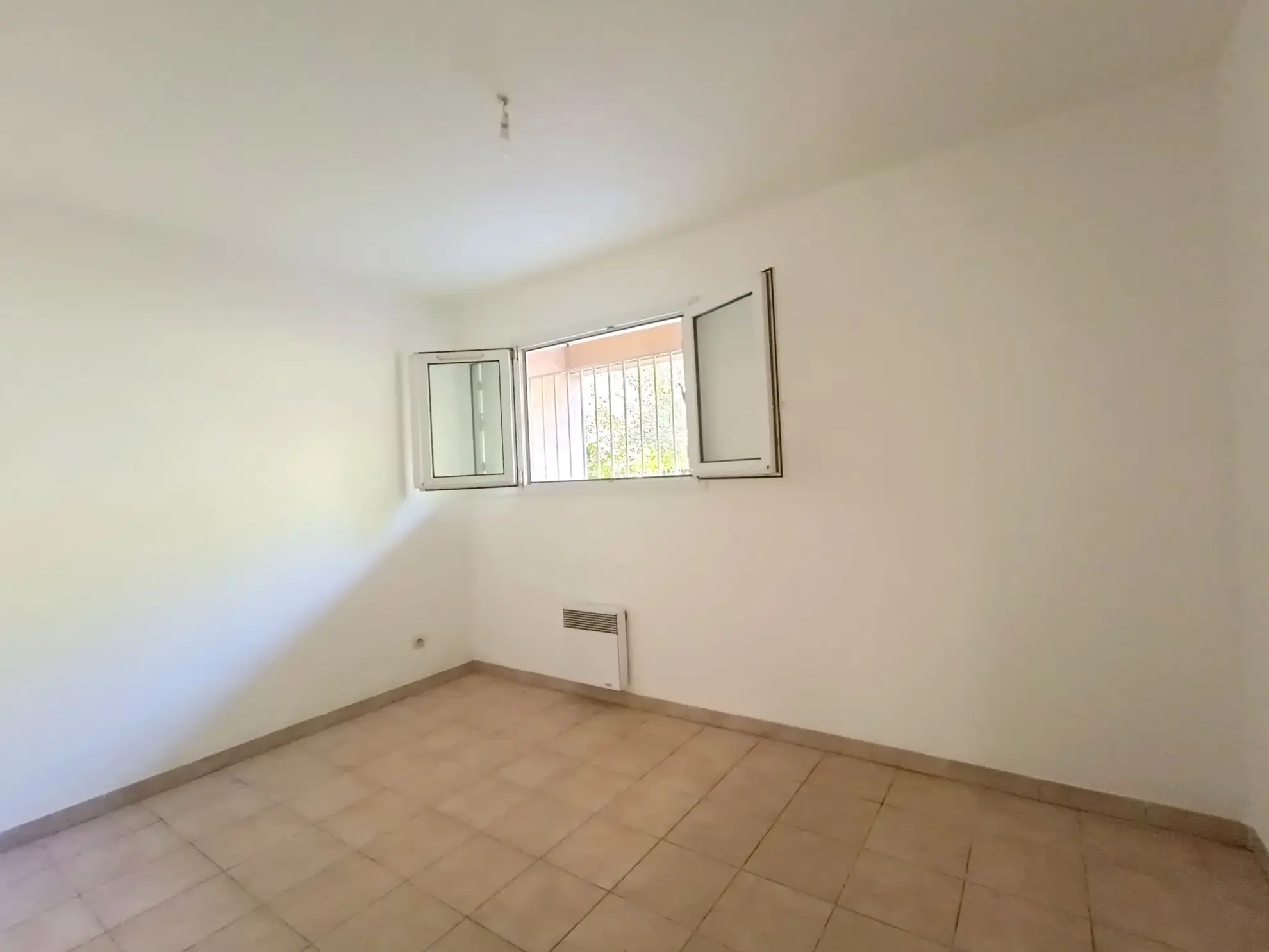 Appartement T3 de plain-pied avec jardinet et garage à Carcassonne 