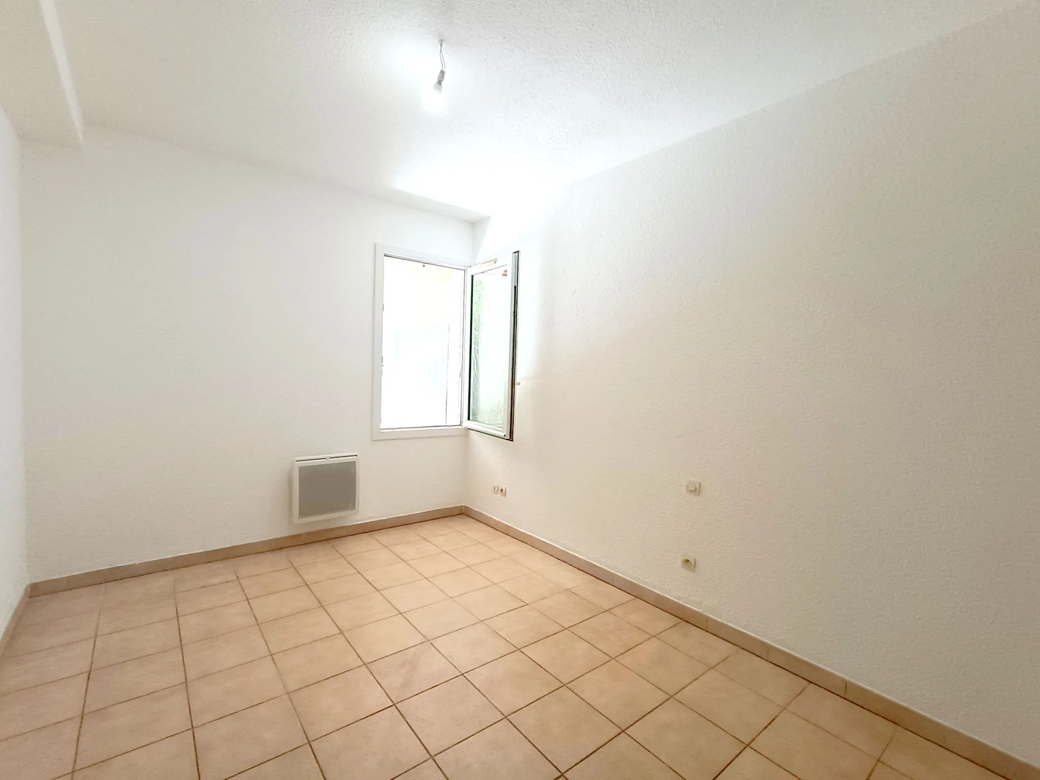 Appartement T3 de plain-pied avec jardinet et garage à Carcassonne 