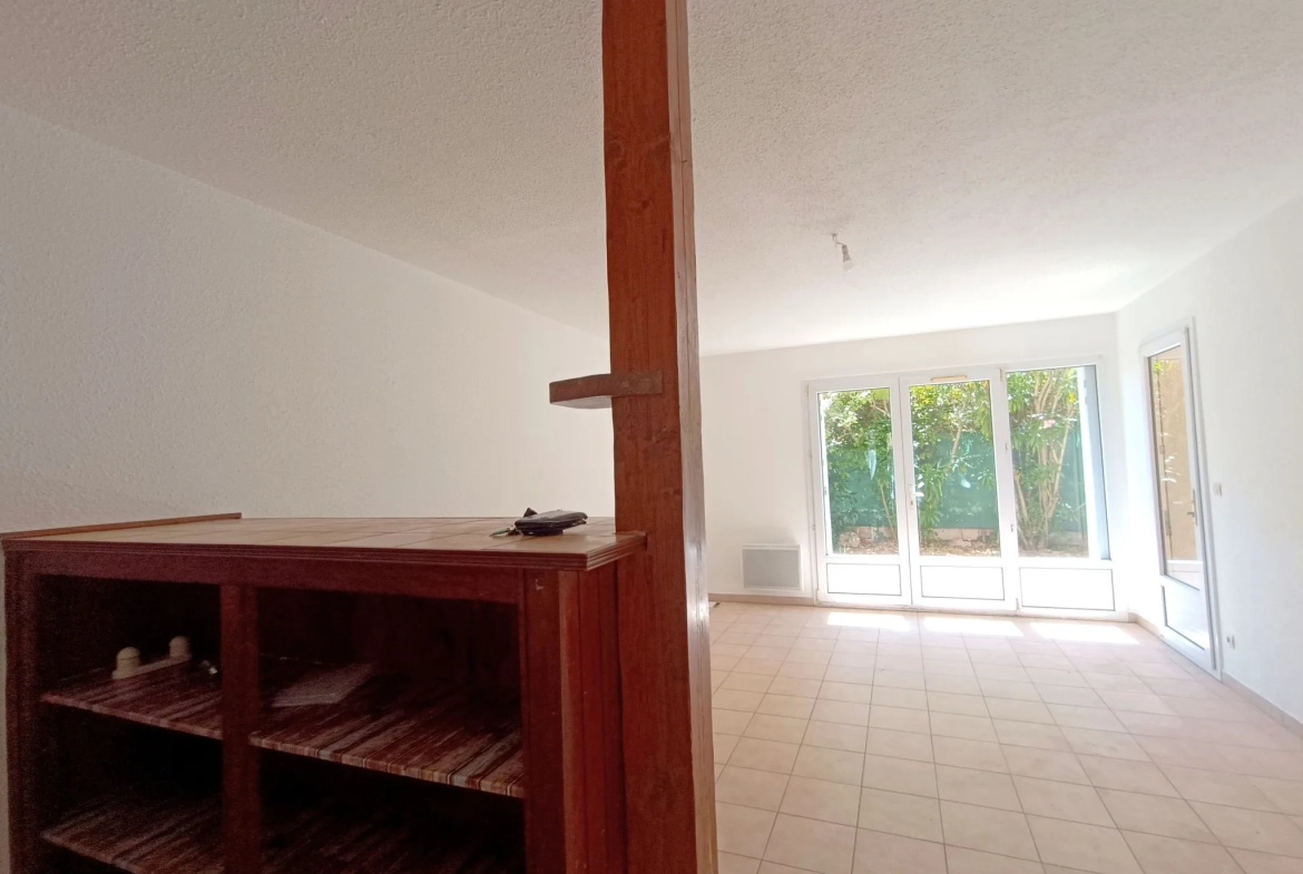 Appartement T3 de plain-pied avec jardinet et garage à Carcassonne 