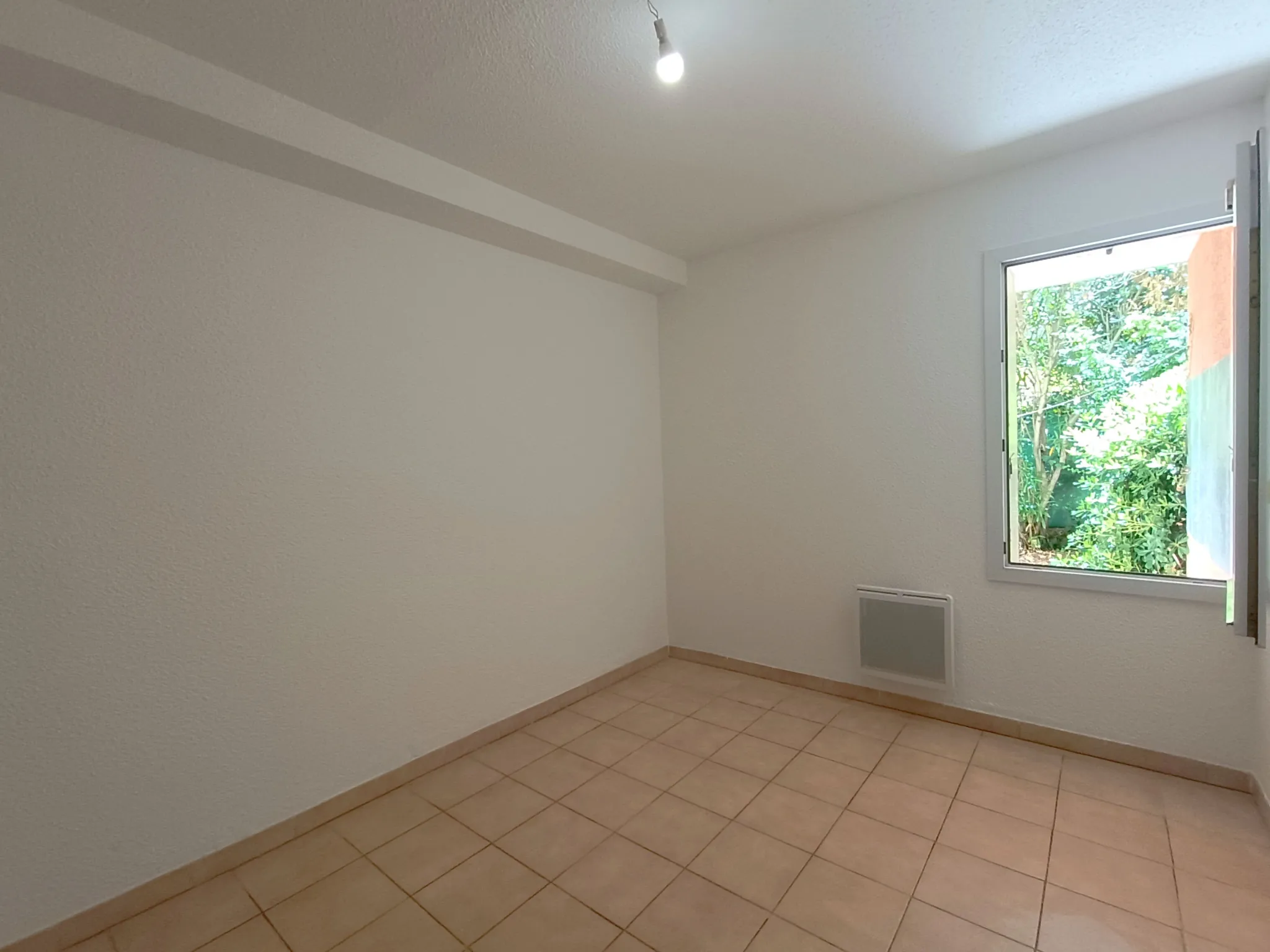 Appartement T3 de plain-pied avec jardinet et garage à Carcassonne 