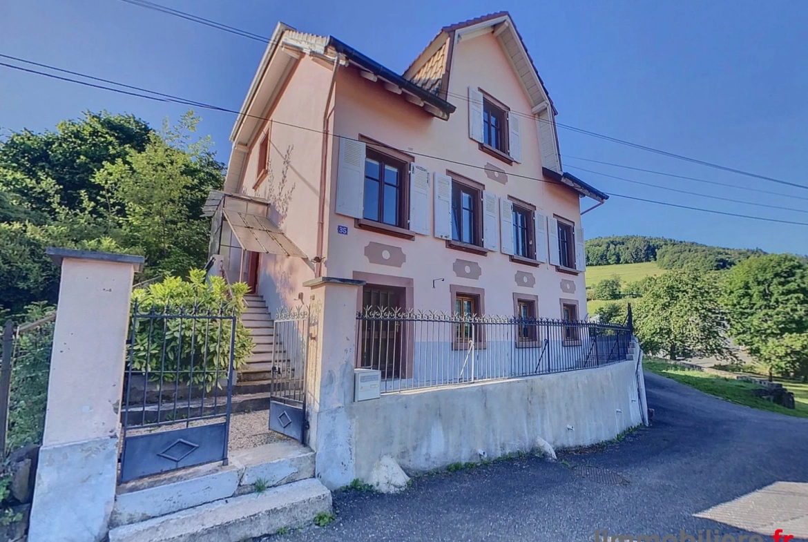 Maison familiale à vendre à Sainte-Croix-aux-Mines avec jardin et garage 