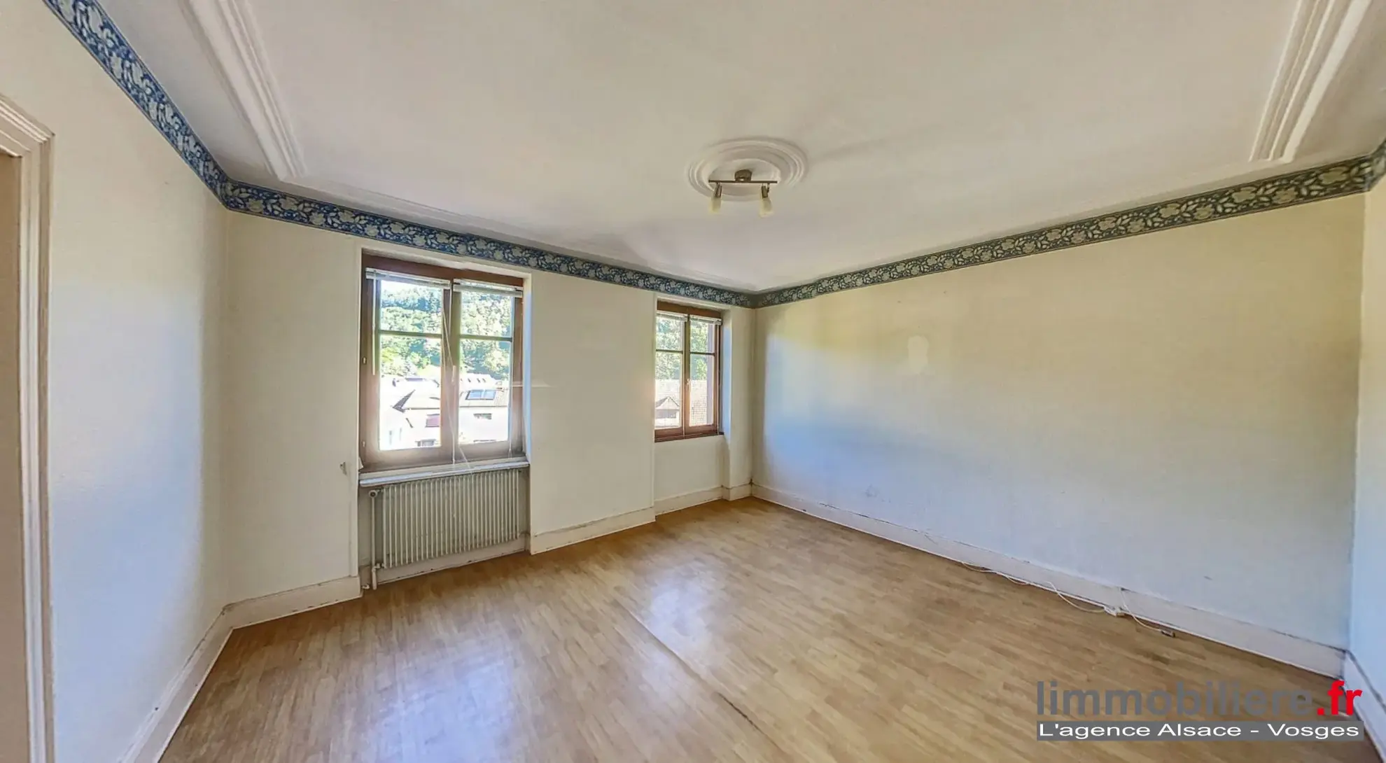 Maison familiale à vendre à Sainte-Croix-aux-Mines avec jardin et garage 