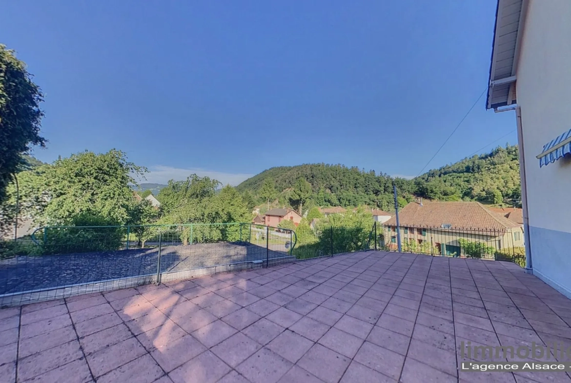 Maison familiale à vendre à Sainte-Croix-aux-Mines avec jardin et garage 