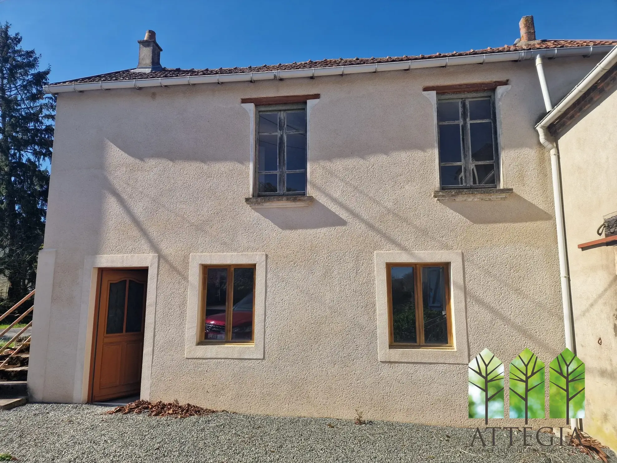 Grande propriété rurale avec maison rénovée, gîte à finir et dépendances à Saint-Saturnin (18370) 