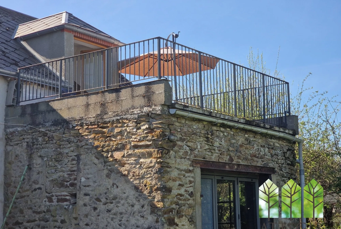 Grande propriété rurale avec maison rénovée, gîte à finir et dépendances à Saint-Saturnin (18370) 