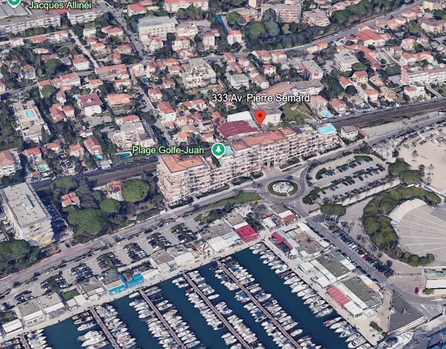 Garage de 12,5 m² en sous-sol à Golf Juan près du bord de mer 