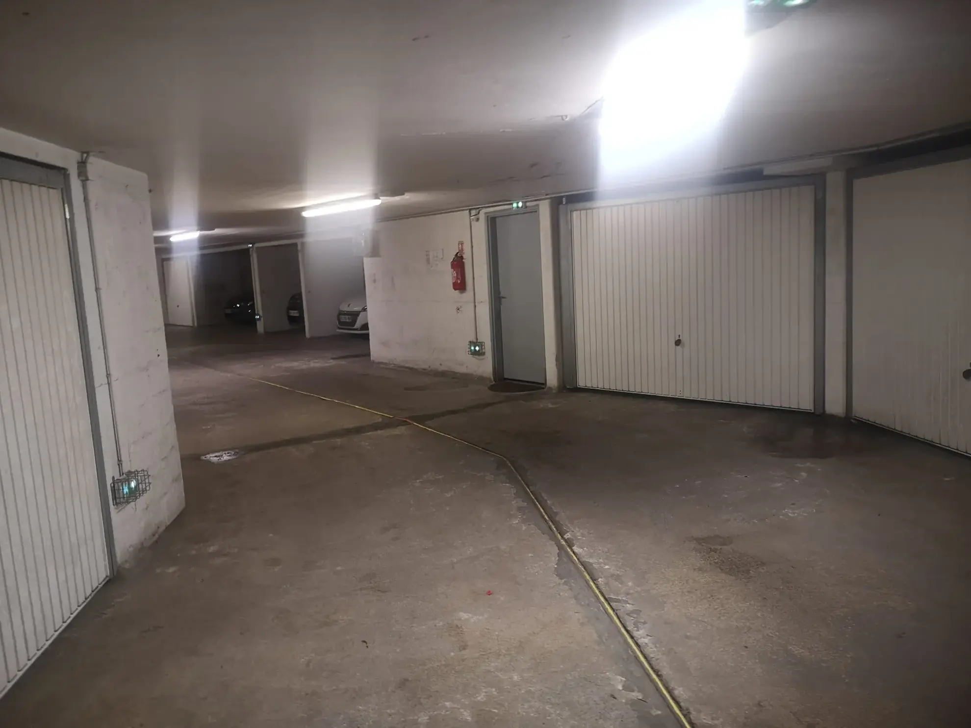 Garage de 12,5 m² en sous-sol à Golf Juan près du bord de mer 