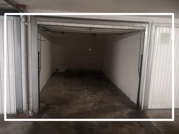 Garage de 12,5 m² en sous-sol à Golf Juan près du bord de mer