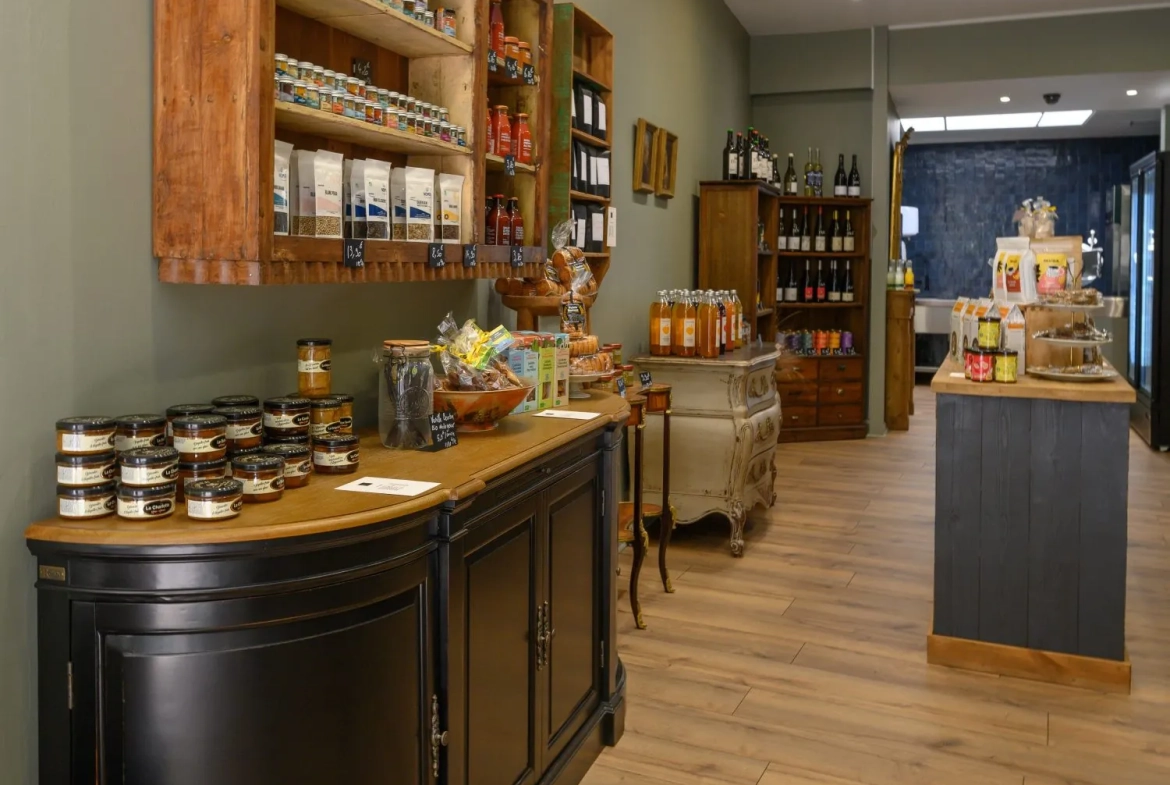 Reprise d’épicerie fine à Tourcoing : Investissez dans un lieu de passion hautement redeveloppable 