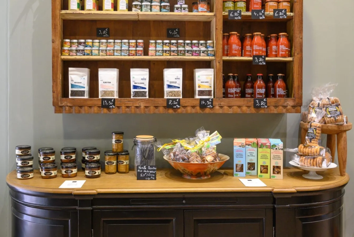 Reprise d’épicerie fine à Tourcoing : Investissez dans un lieu de passion hautement redeveloppable 