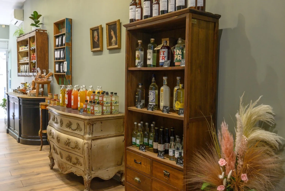 Reprise d’épicerie fine à Tourcoing : Investissez dans un lieu de passion hautement redeveloppable 