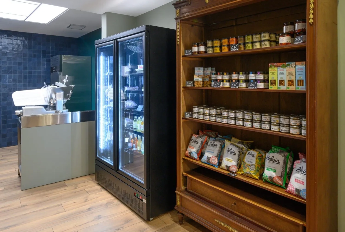 Reprise d’épicerie fine à Tourcoing : Investissez dans un lieu de passion hautement redeveloppable 