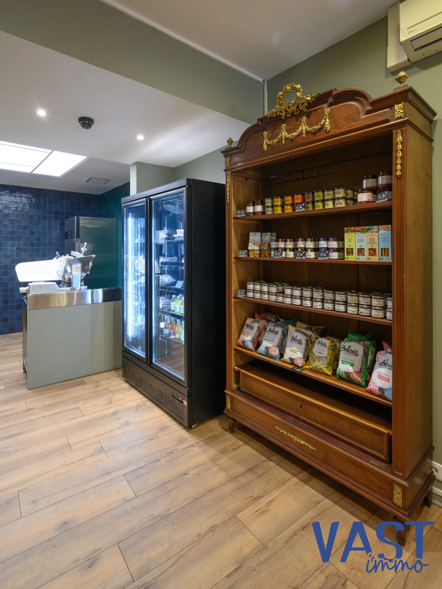 Reprise d’épicerie fine à Tourcoing : Investissez dans un lieu de passion hautement redeveloppable 
