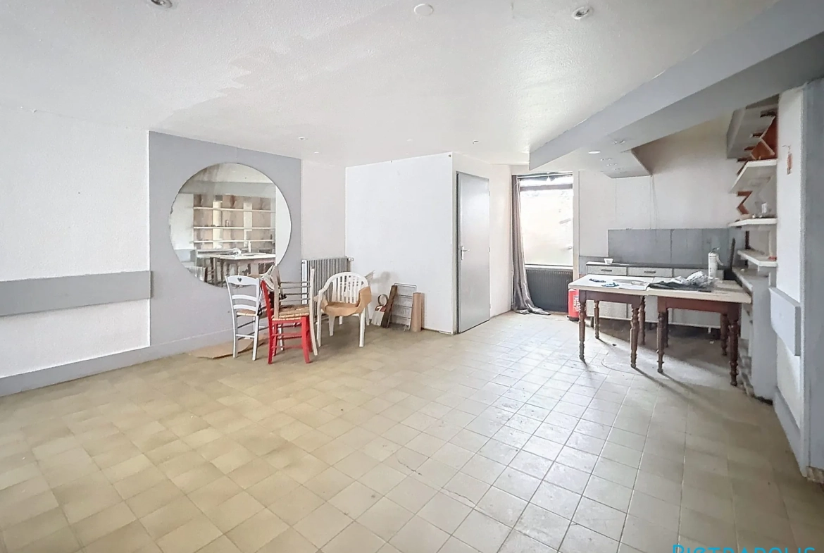 Appartement à rénover de 35 m² à Violay, centre-ville, lumineux et calme 