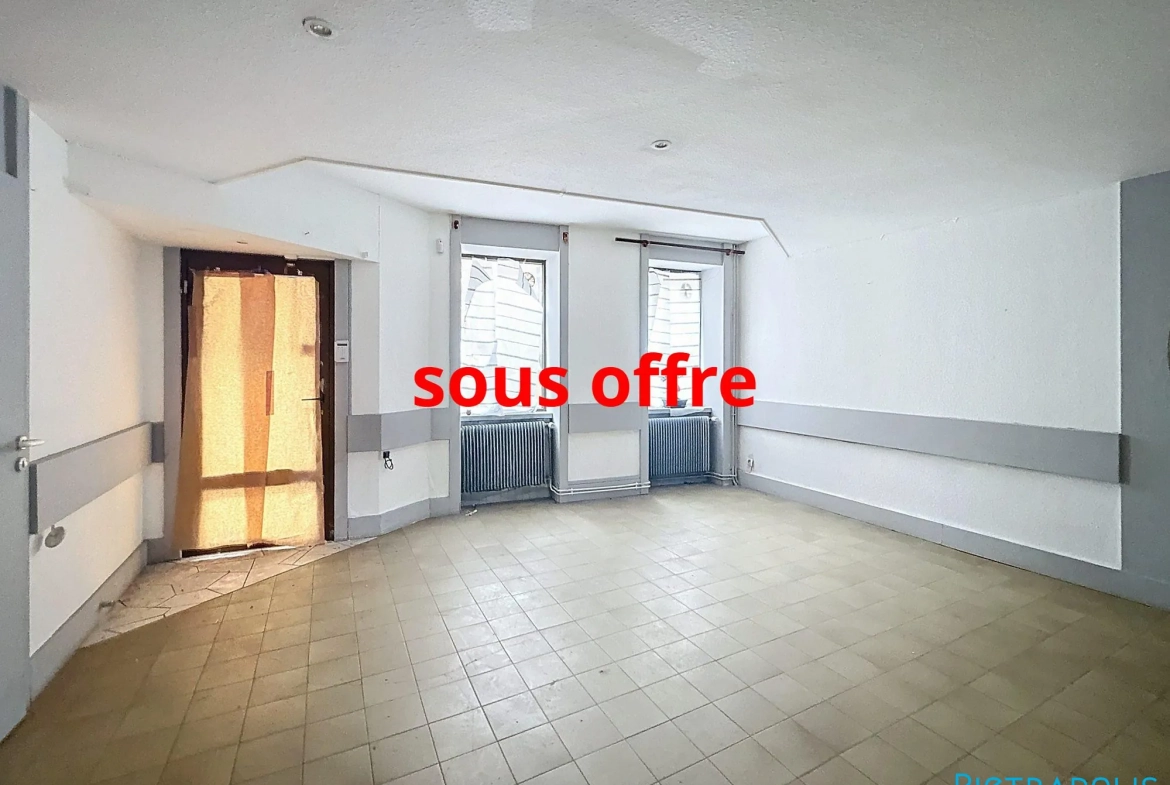Appartement à rénover de 35 m² à Violay, centre-ville, lumineux et calme 