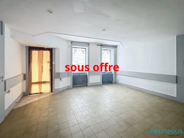 Appartement à rénover de 35 m² à Violay, centre-ville, lumineux et calme