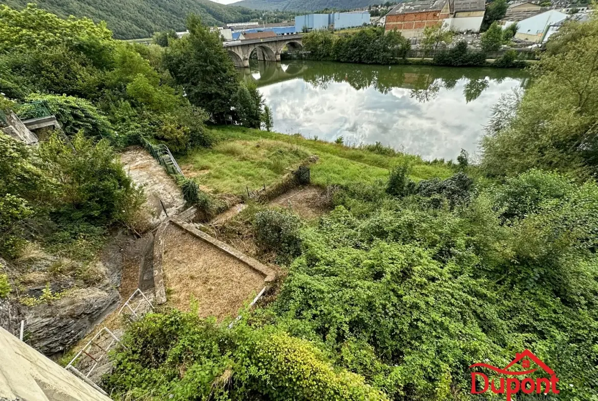 Maison de ville à Revin avec vue sur la Meuse – 3 chambres et jardin 