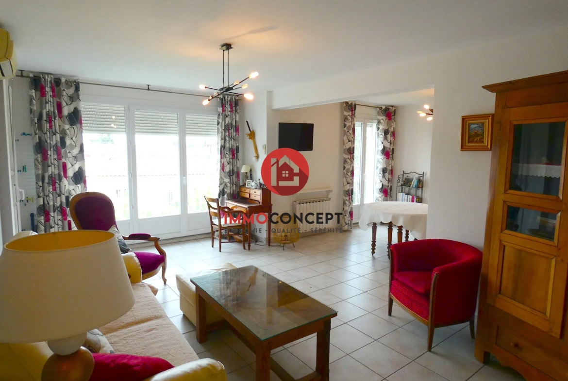 Appartement T4 lumineux avec terrasse et parking à Les Angles 