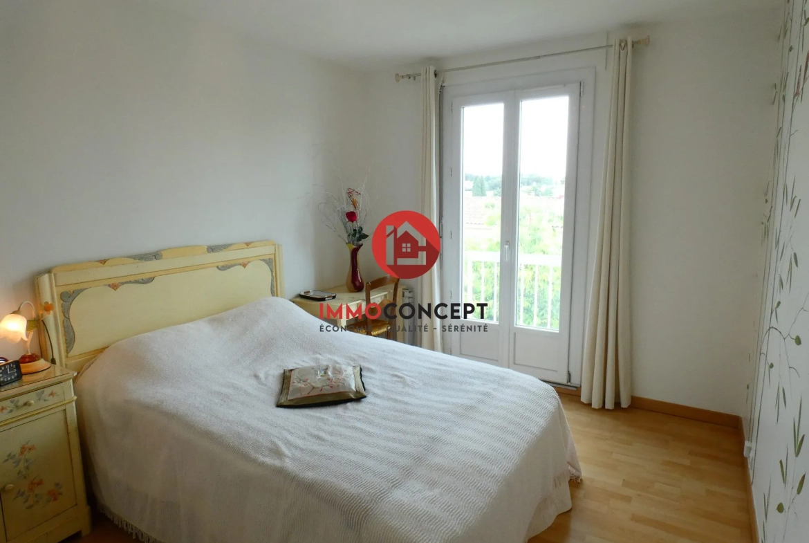 Appartement T4 lumineux avec terrasse et parking à Les Angles 