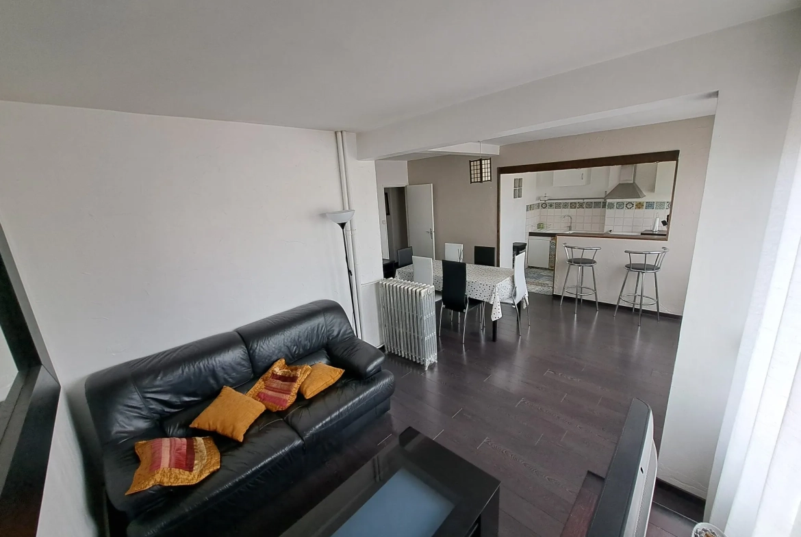 Appartement T3/4 à Dijon, Quartier Universitaire avec Cave et Ascenseur 