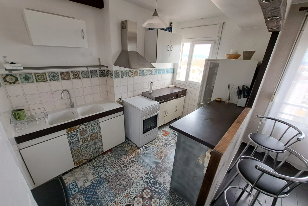 Appartement T3/4 à Dijon, Quartier Universitaire avec Cave et Ascenseur 